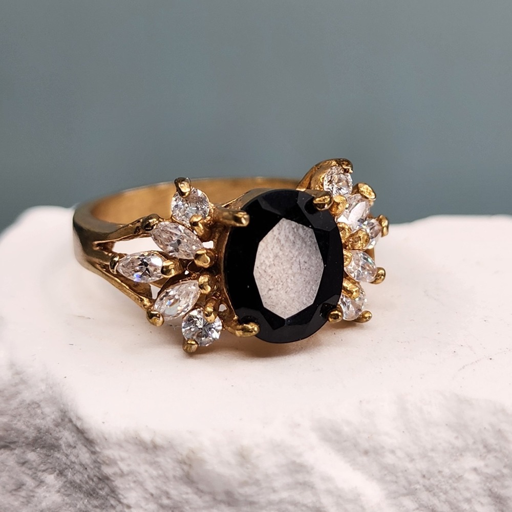 Vintage Black Oval Rhinestone Gold Tone Cocktail Ring Floral Cluster Size 7